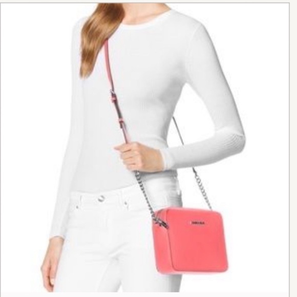 🆕 Michael Kors Jet Set EW pink chevron saffiano leather crossbody b… - Picture 5 of 8